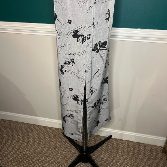 Floral Print Maxi Skirt - Gray and Black - Picture 2 of 5